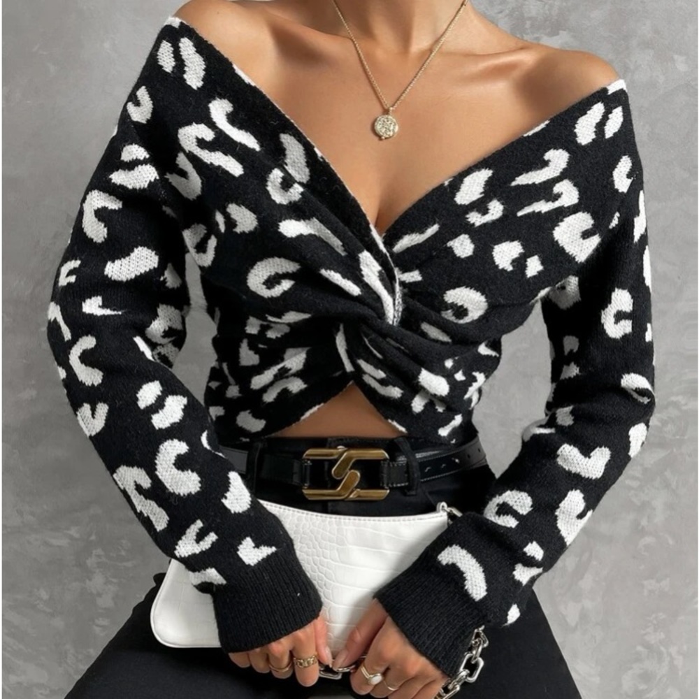 Sexy leopard print twist front reversible sweater top